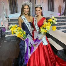Alyson Acklin when she had won the Miss Kansas Tittle with a crown on her head.
